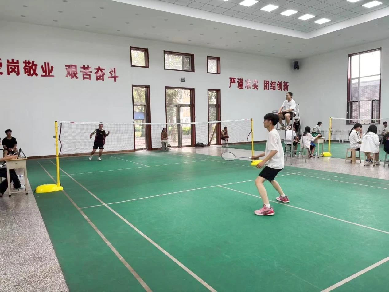 羽毛球1.jpg 羽毛球1.jpg